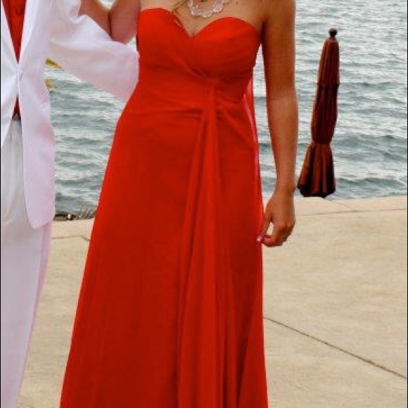 Beautiful formal dress! - Picture 7 of 8